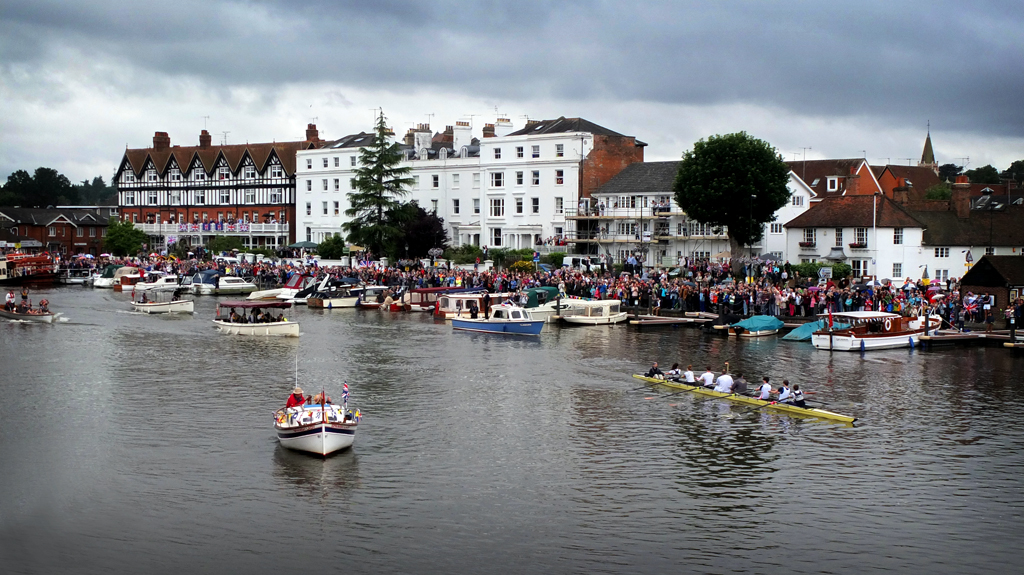 Olympic torch Henley on Thames